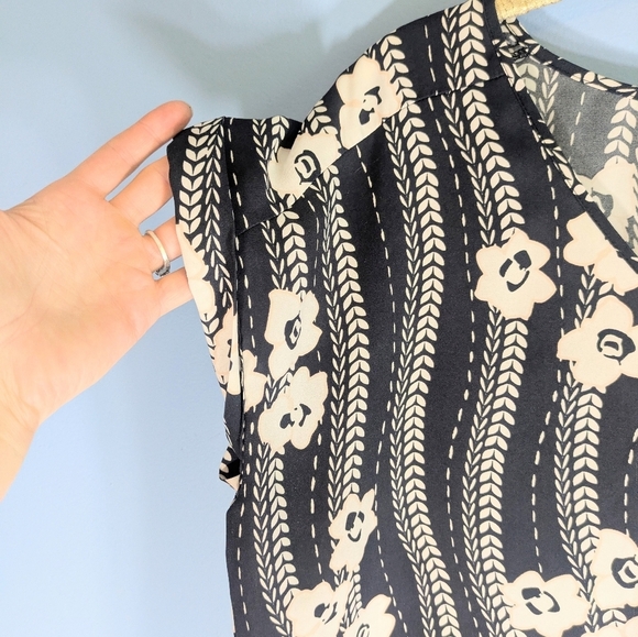 Express Navy/Cream V-Neck Dolman Sleeve Top - Picture 4 of 6